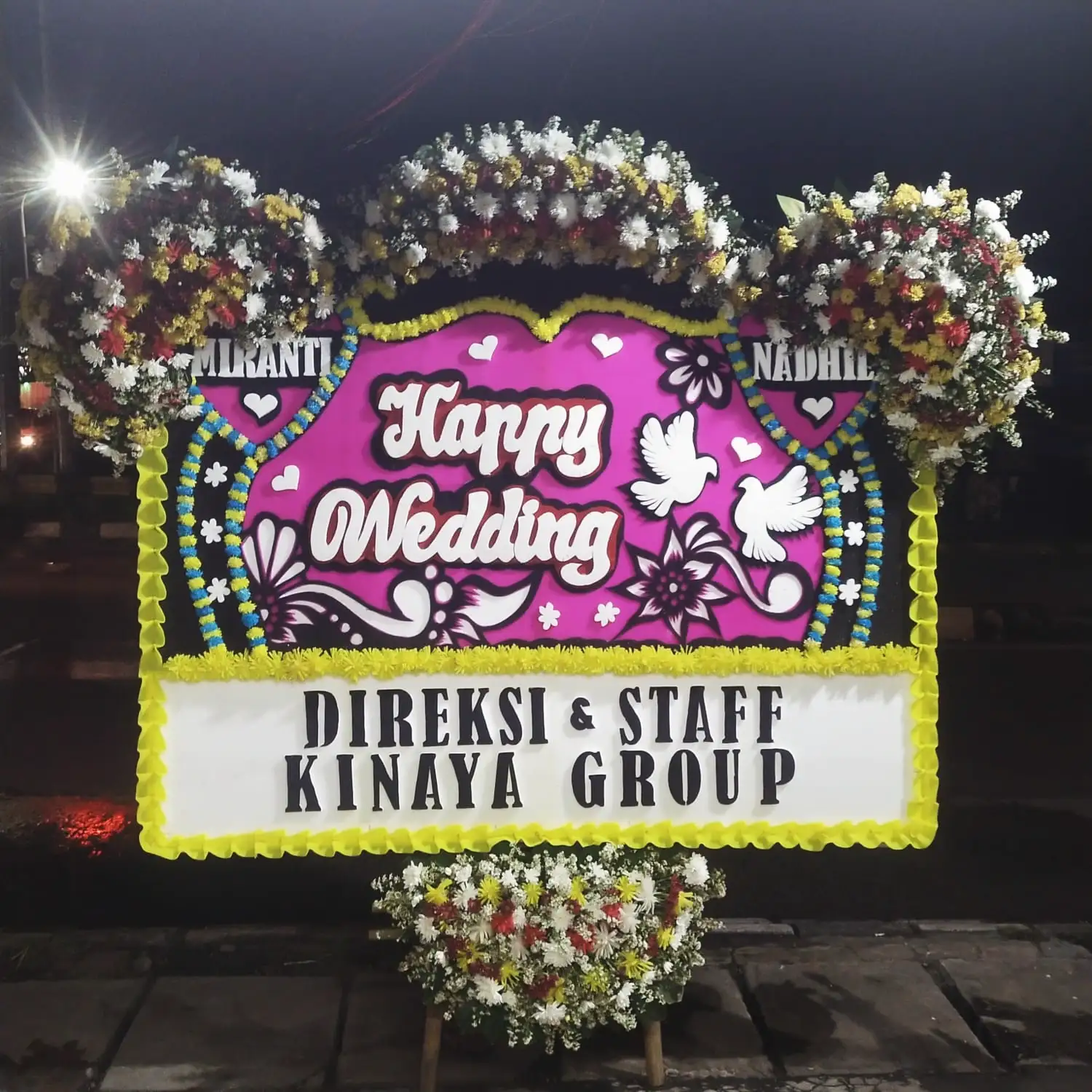 Karangan bunga ucapan happy wedding
